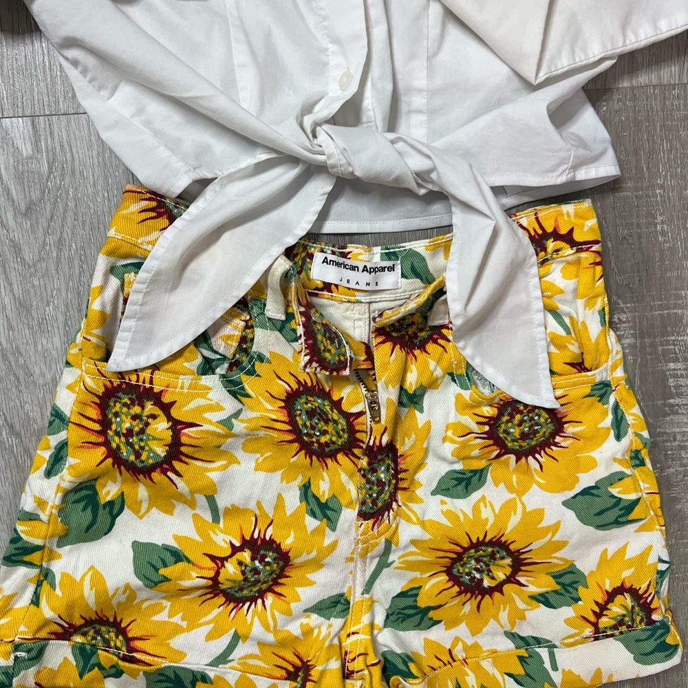 🌻 American Apparel ✨VINTAGE✨ Sunflower Print High-Waisted Shorts – Size 24/25 🌻